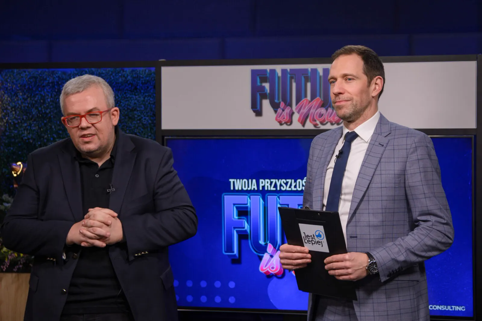 Michał Zarębski jako gość w studiu telewizyjnym